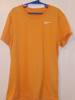 women small coral orange NIKE drifit tee